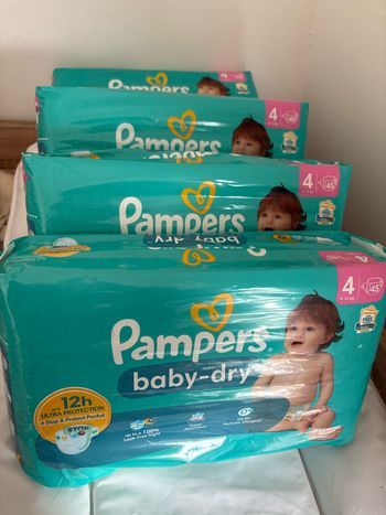 Couche Pampers taille 4