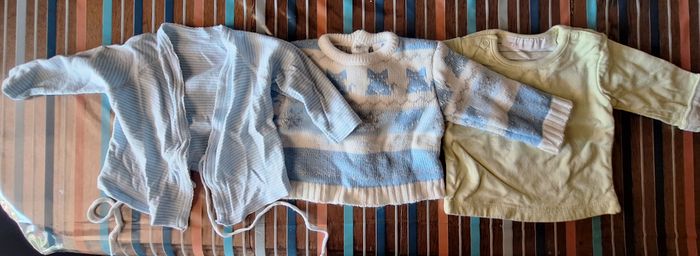 Lot 3 cardigans et pull bébé