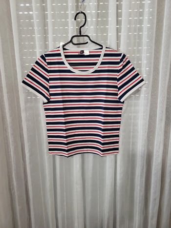 Tee-shirt à rayures taille M