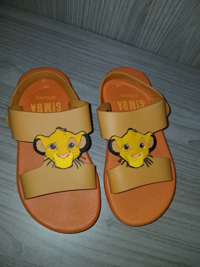 🧡 Jolie sandales le roi lion pointure 29. - photo numéro 3