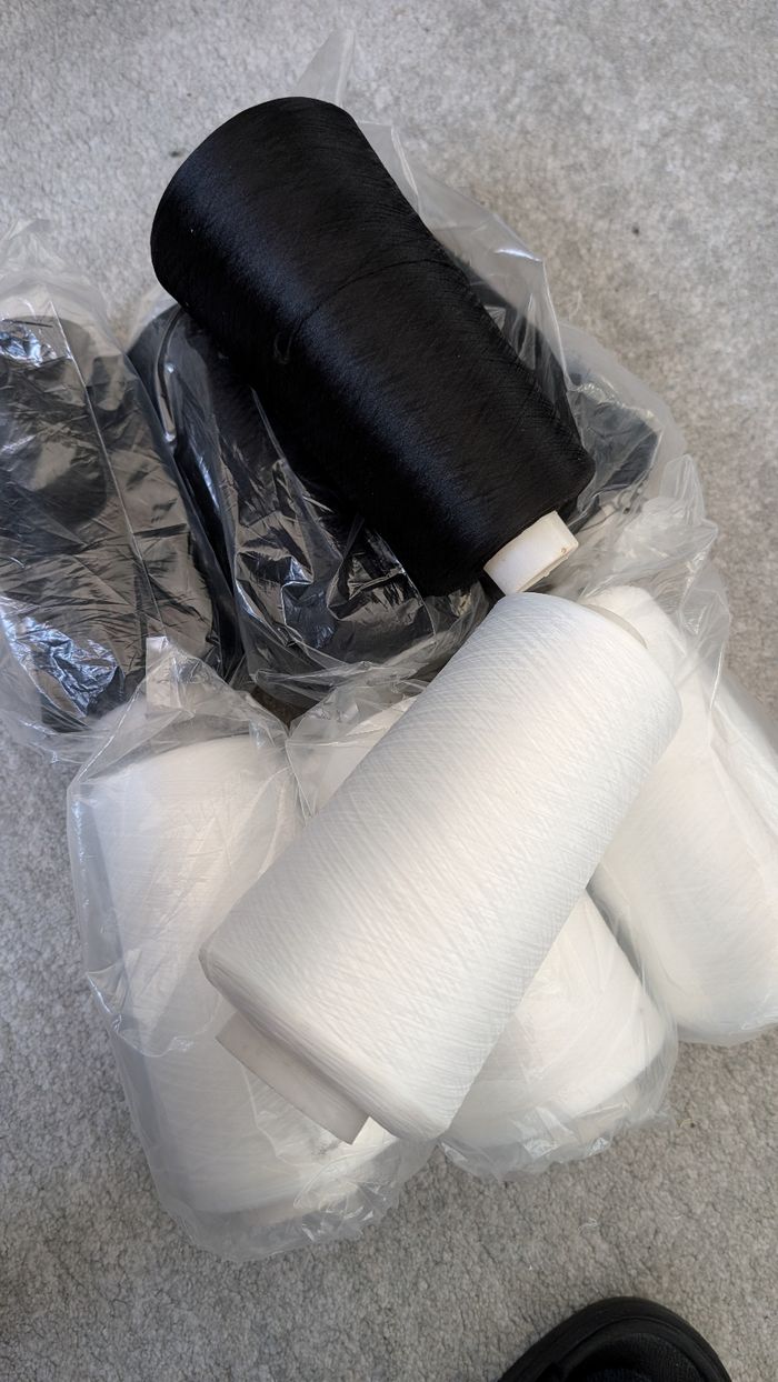 Lot de bobines de fil pour surjeteuse / surfilage - photo numéro 4