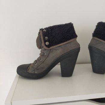 Bottines fourrées a talons femme Savannah pointure 39 noir et kaki