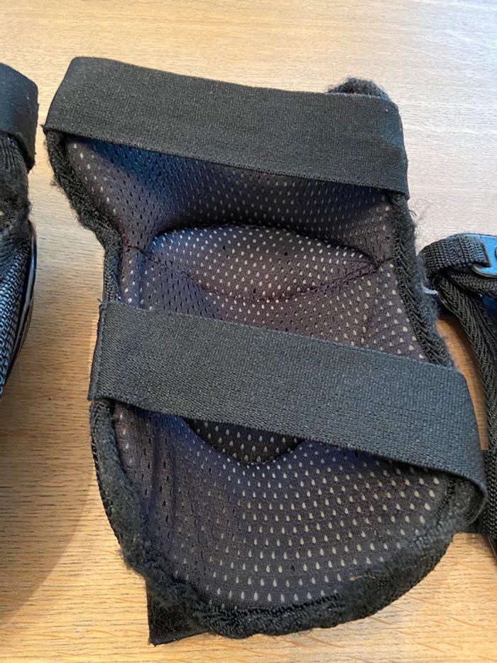 Lot de deux paires de protections genoux et deux paires de protections mains taille S - photo numéro 13