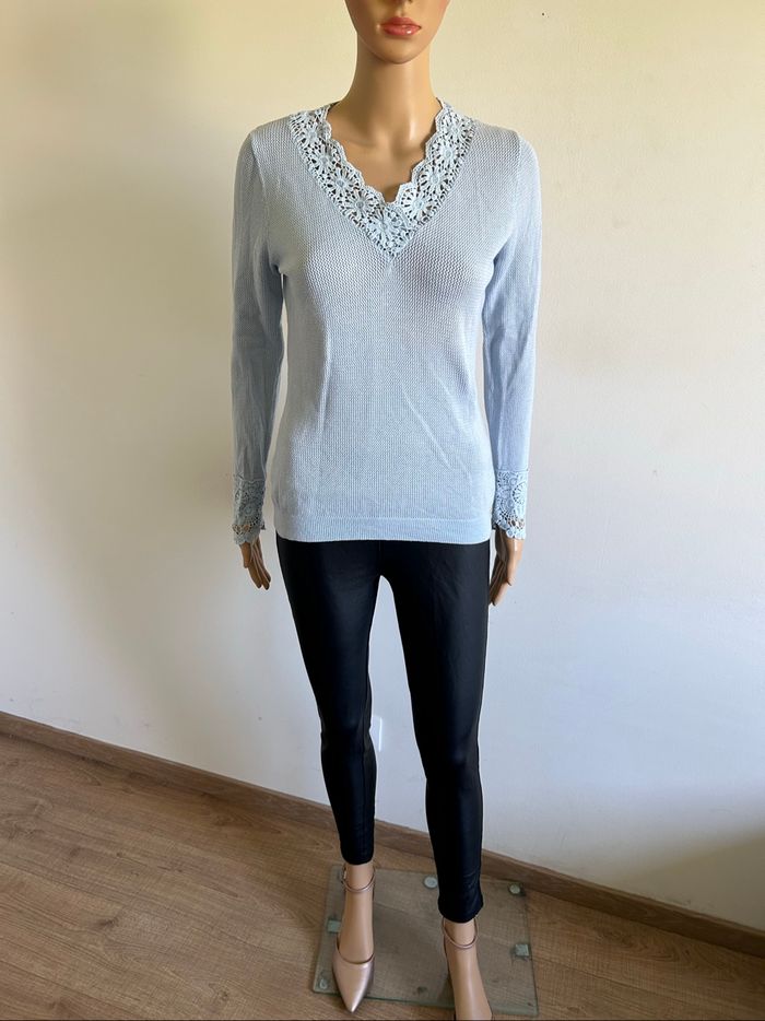 Pull bleu clair avec dentelle Morgan taille S TBE - photo numéro 3