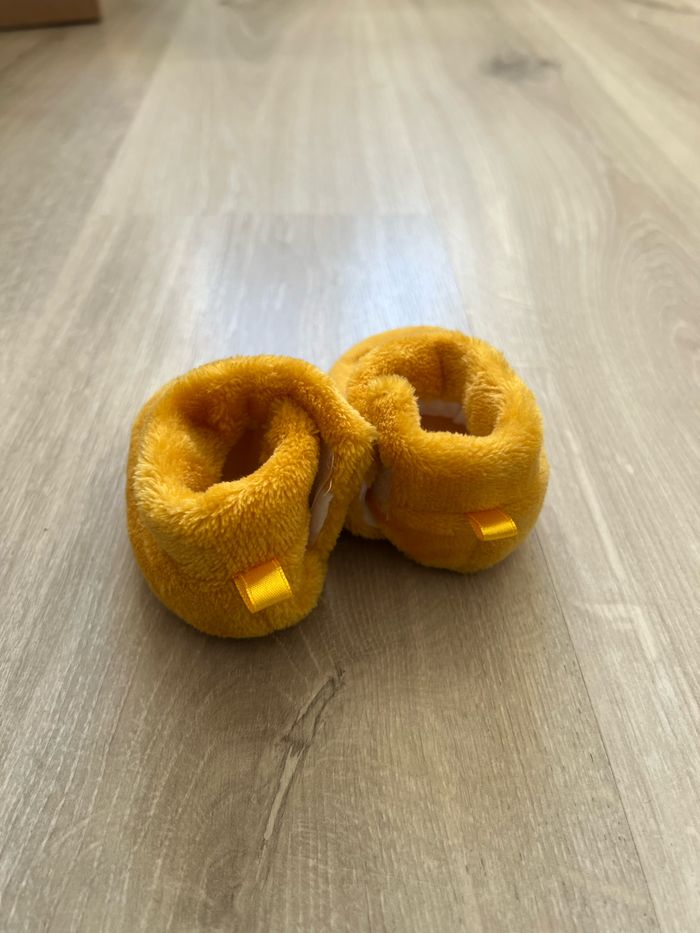Chaussons jaune - photo numéro 2