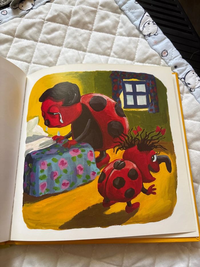 Livre drôle de petites bêtes - photo numéro 2
