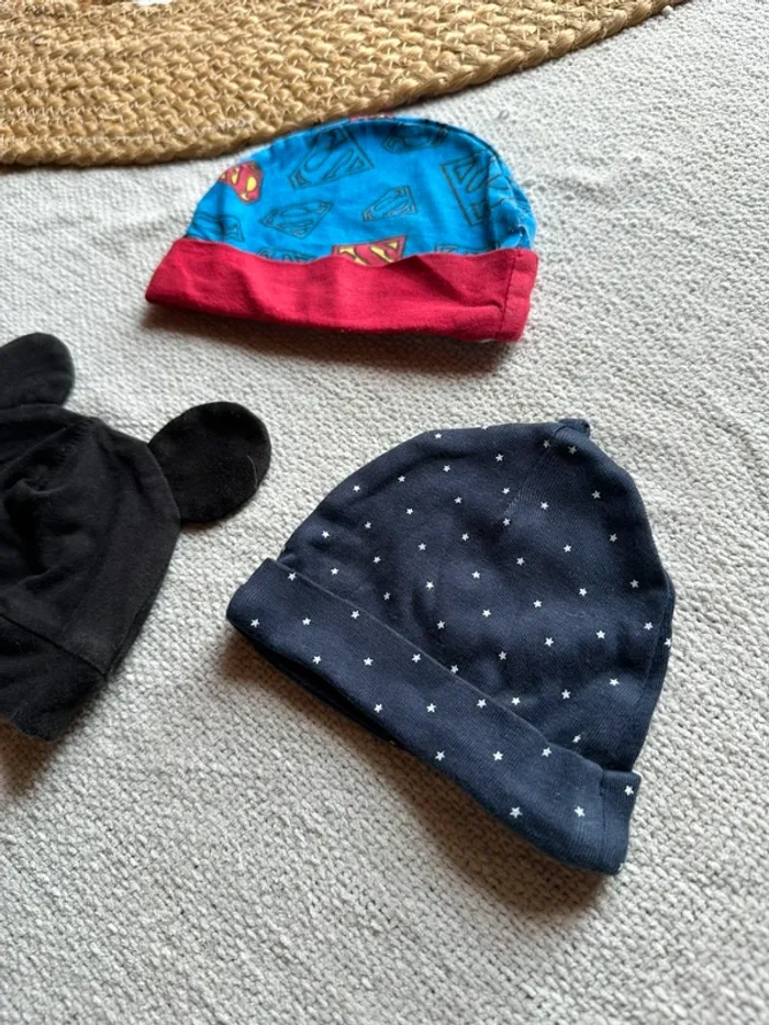 Lot de 3 bonnets naissance garçon – Mickey / Étoiles / Superman - photo numéro 3
