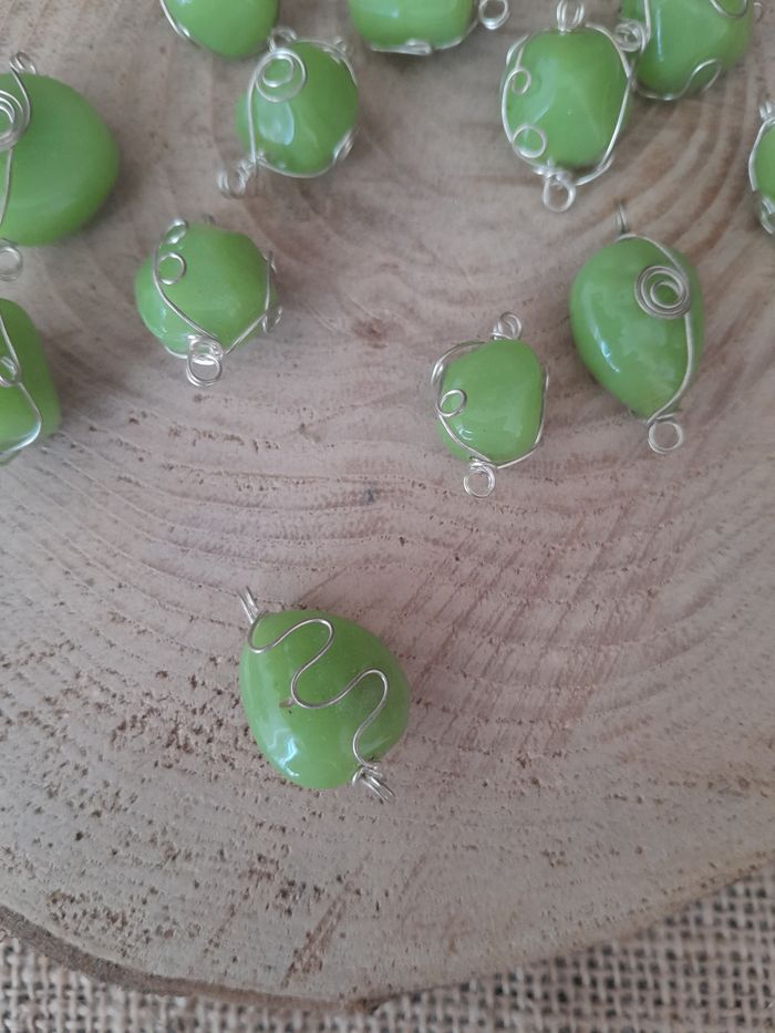 Lot de 15 perles vertes en verre et fils de fer - photo numéro 3