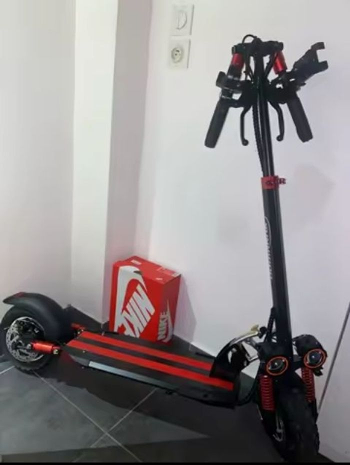 Trottinette électrique  puissant  1000 Watt 45 km/h 90 km d'autonomie neuve avec étiquette première main jamais été utilisée  siège démontable