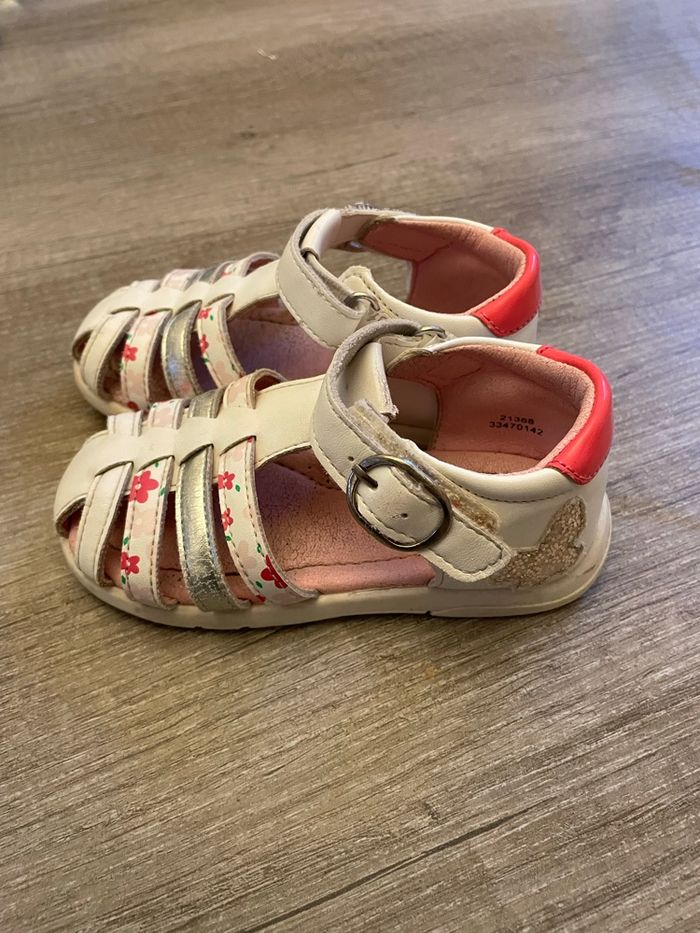 Paire sandalettes pointure 24