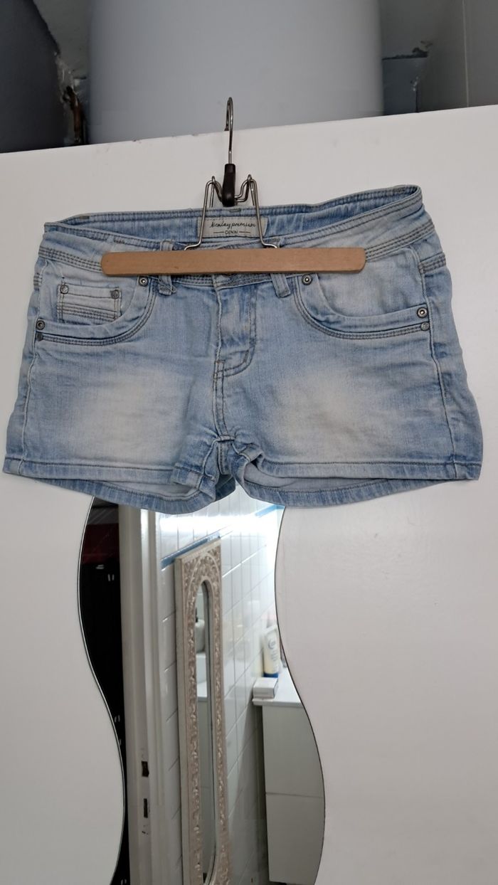 Short jean monday premium taille 38 - photo numéro 1