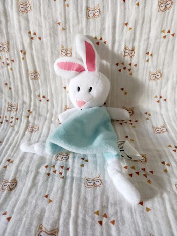 Doudou lapin Laboratoire Giphar