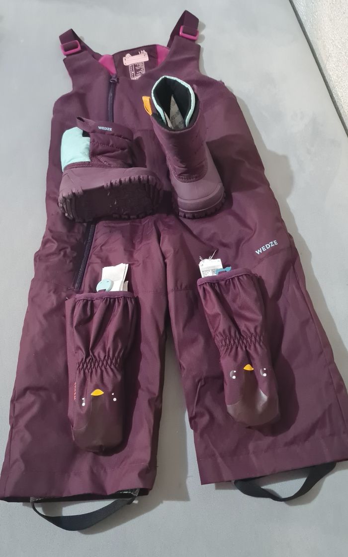 Combinaison après ski + Bottes de neige + moufles