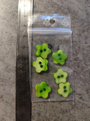 lot de 6 boutons en nacre / vert / env 1 cm