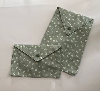 Pochettes à savon, brosse à dent et dentifrice