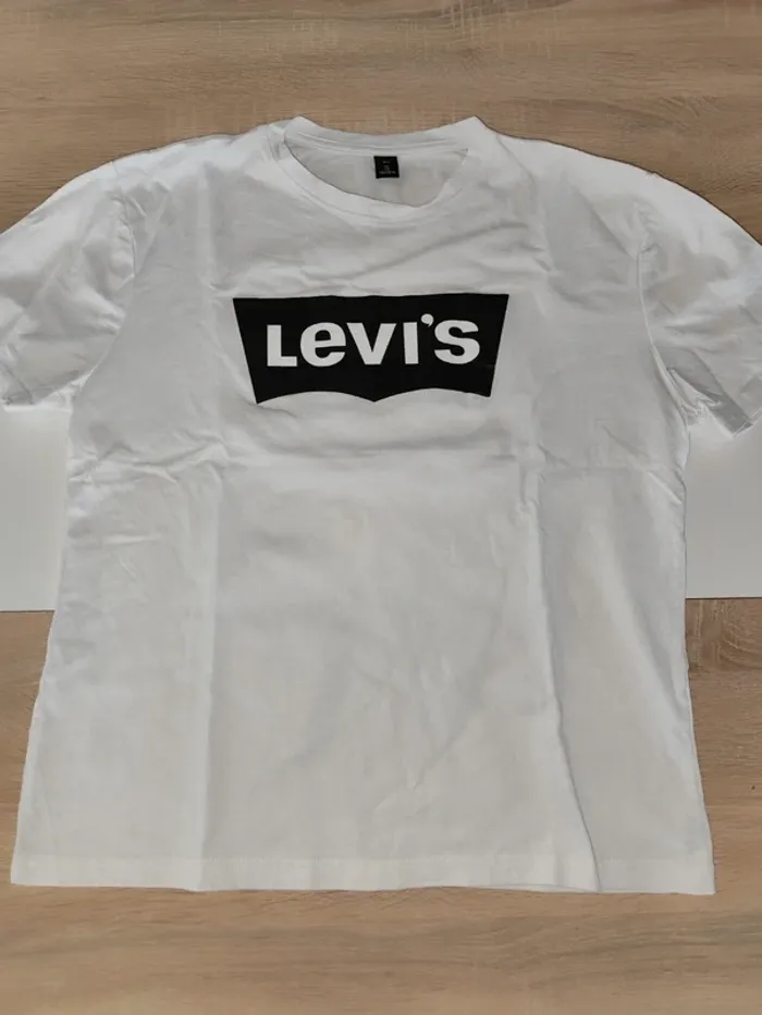 T-shirt Levis