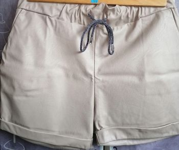 Short femme simili cuir 46 