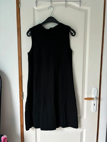 Robe débardeur noire avec noeud dans le dos