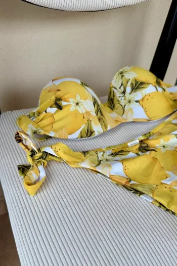 Maillot de bain deux pièces citrons S très bon état