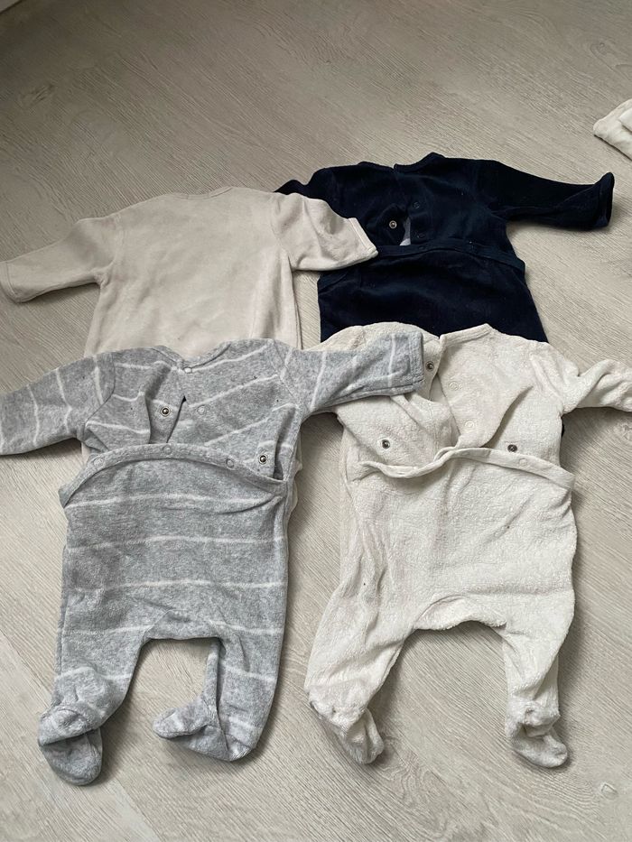 Lot de pyjamas - photo numéro 2