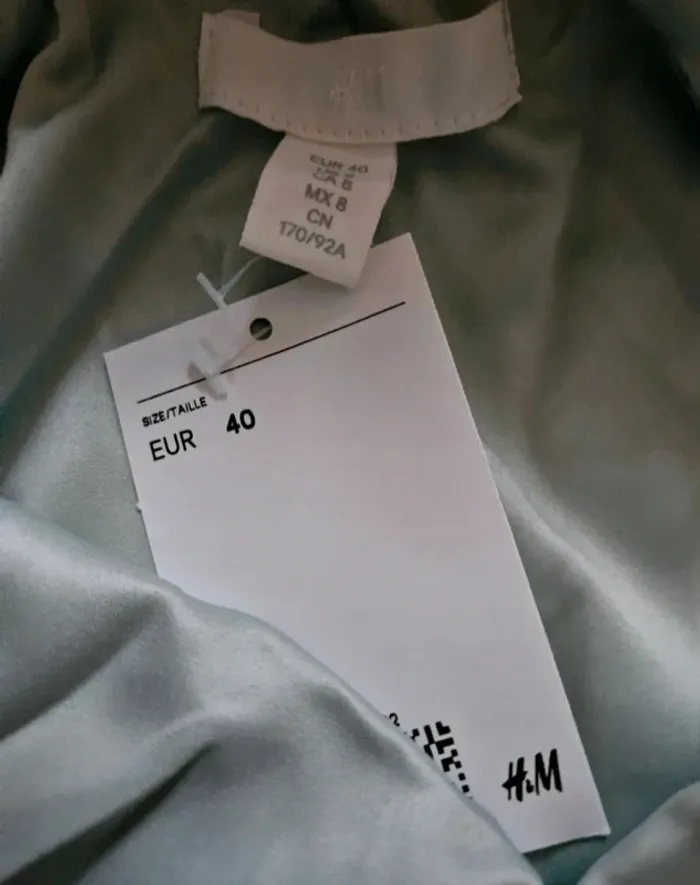 Robe longue dos nu vert amande satinée H&M Taille 40 Neuve - photo numéro 6