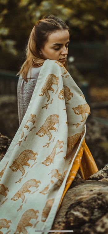 Écharpe de portage de la marque Roar modèle     Les oursons - Moutade au miel  Neuve Taille 5