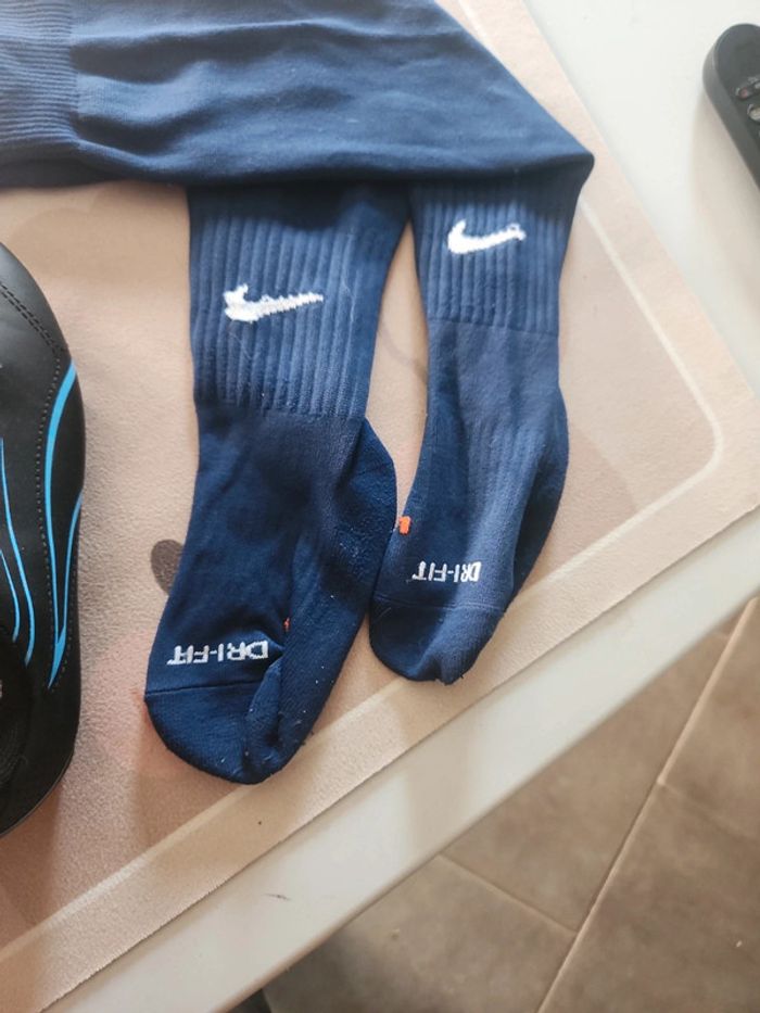 Lot Crampons + 1 paires  chaussette de foot - photo numéro 4