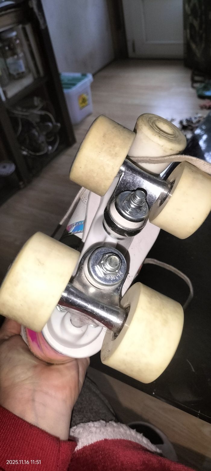 Patins à roulettes pointure 32 - photo numéro 4