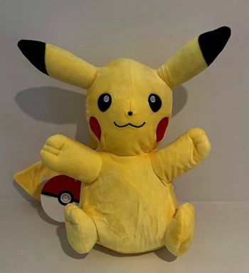 Peluche Pokémon Pikachu sac à dos - 30 cm