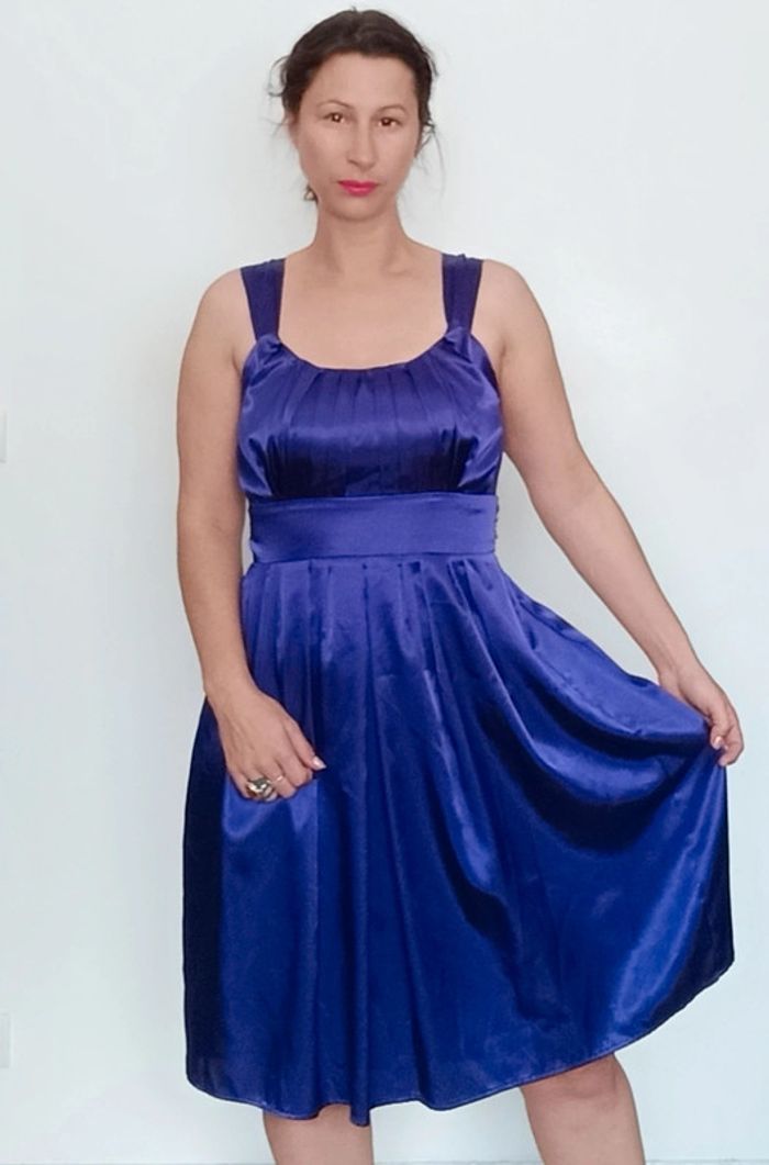 Superbe robe cocktail chic satinée - photo numéro 2