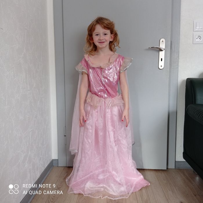 Robe princesse rose 9/10ans - photo numéro 2