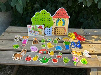 Jeu de laçage et d'enfilage en bois