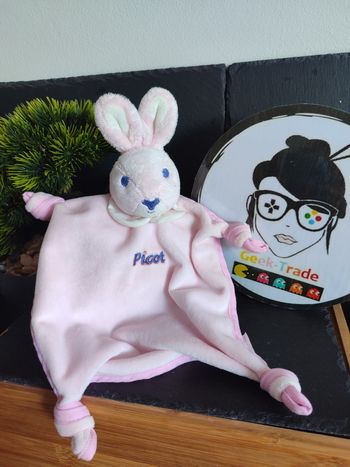 doudou lapin rose carré picot bleu  blanc colerette Plat Laboratoire Violet 2058