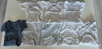 Lot 8 bodies manches courtes 1 mois