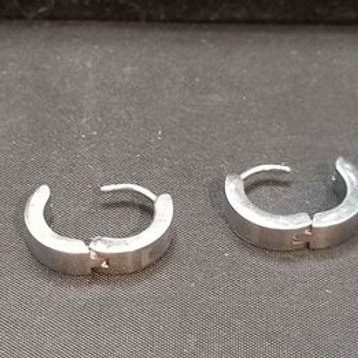 Boucles d'oreilles rondes avec araignées - photo numéro 3