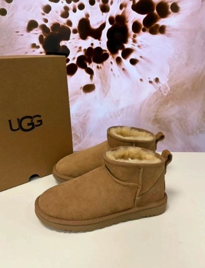 Bottes de neige UGG Mini, pointure 39