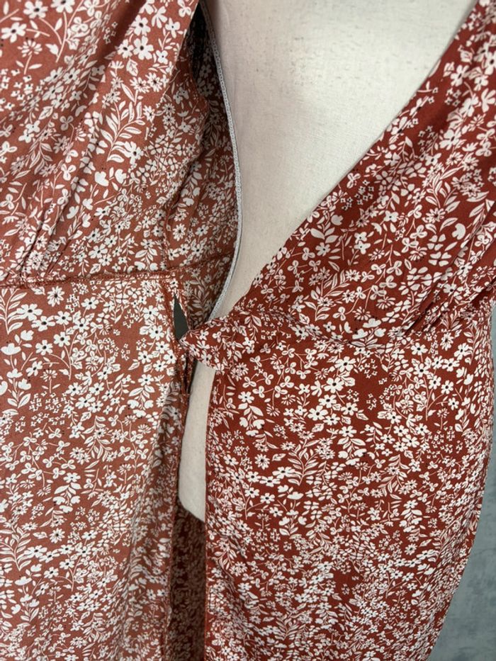 🌸 Robe portefeuille rouge à fleurs taille 40/42 🌸 - photo numéro 4
