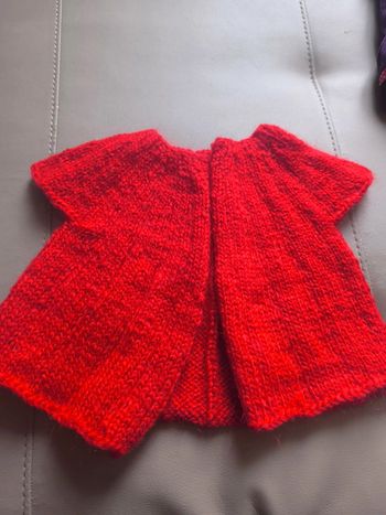 Gilet fait main rouge 6/9 mois