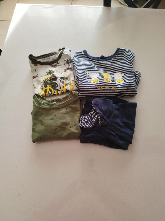 Lot vêtements garçon tee shirt pull et pijama 2 pieces12 mois