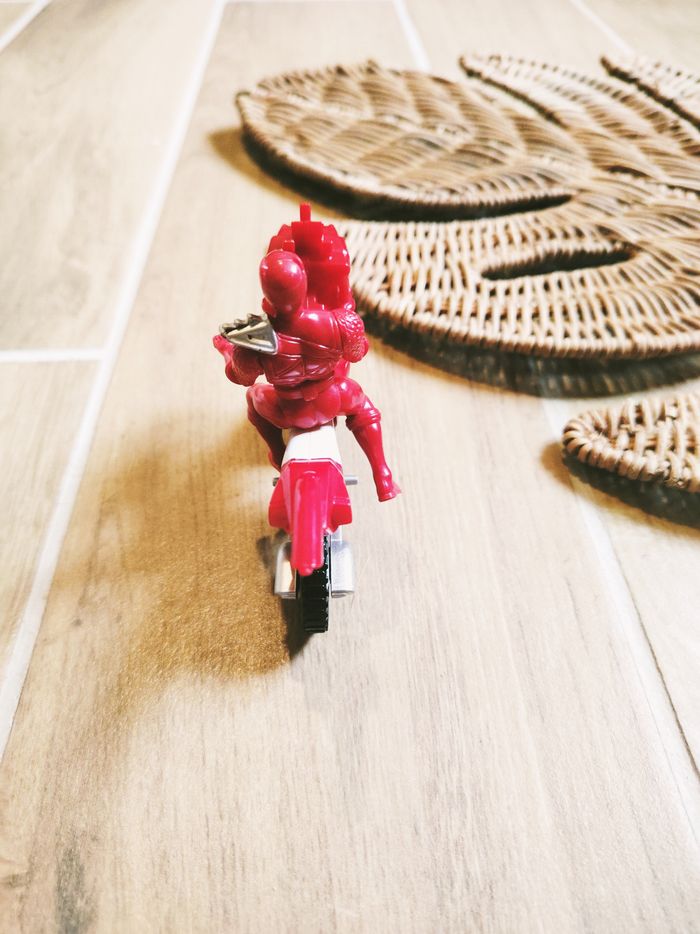 🛵 Power rangers dino charge figurine ranger rouge avec sa moto marque bandai - photo numéro 3