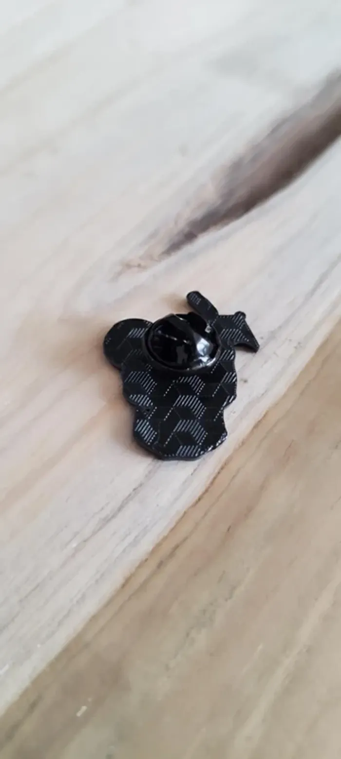 Lot 4 pin's Skulls têtes de mort - photo numéro 5