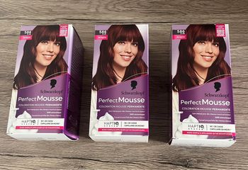 Lot de 3 colorations mousse permanente – teinte 586 Acajou, neuves, jamais ouvertes.