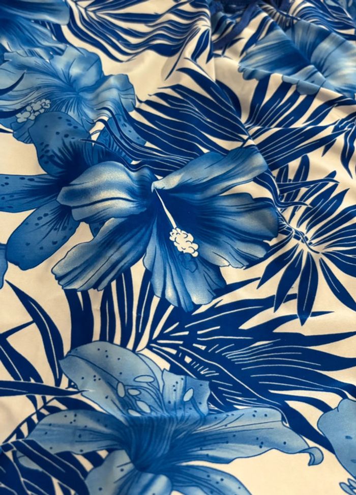 Haut bleu à fleurs - photo numéro 2