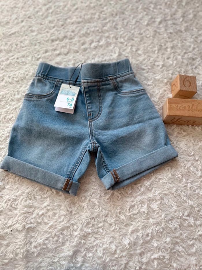 Short en jean neuf 6/9 mois