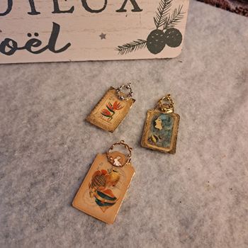 Lot de pendentif en résine vintage