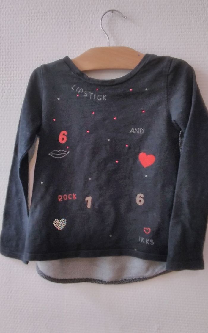 T-shirt IKKS 6 ans  avec motifs en relief