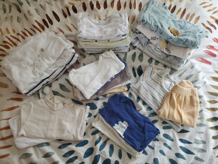 Lot de 26 vêtements 6M