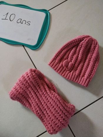 Bonnet et tout de cou 10 ans