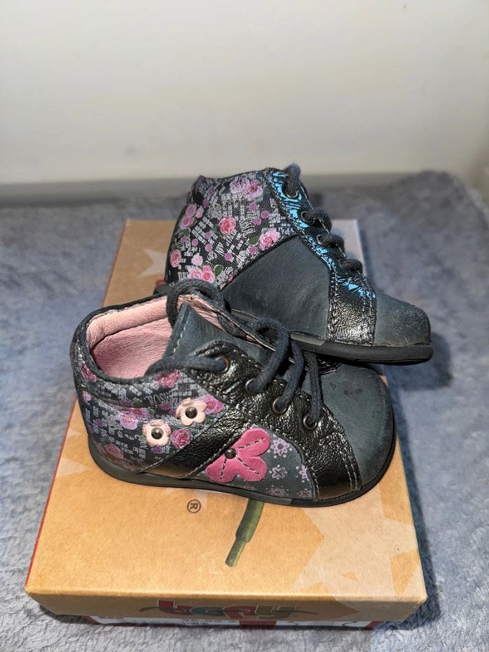 Bottines grises à fleurs 17 body TBE neuves - photo numéro 3