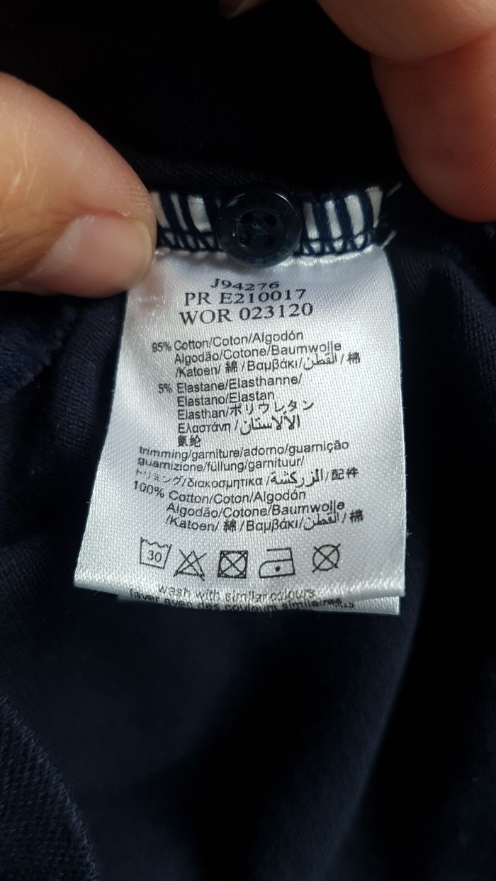 Combishort marine Hugo Boss 6 mois - photo numéro 3